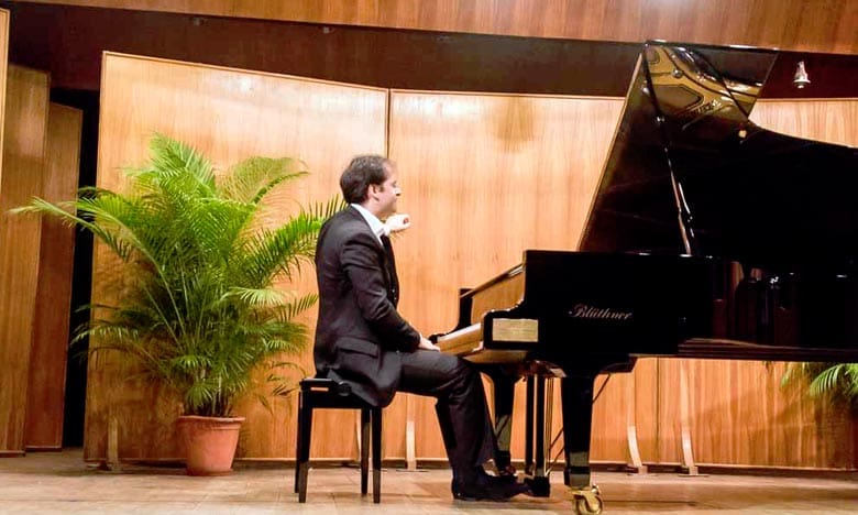 Le pianiste virtuose marocain Marouan Benabdellah enchante le public kenyan
