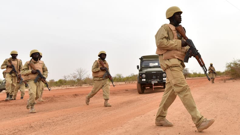 Burkina Faso : au moins 37 personnes tuées dans une attaque  contre un convoi d’une société canadienne