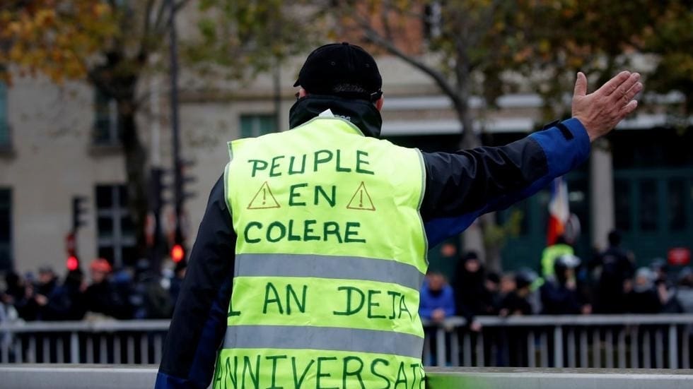 Gilets jaunes : la situation dégénère en France