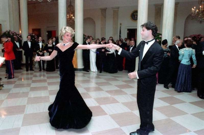 Trois robes de Lady Diana revendues aux enchères, à un prix exhorbitant