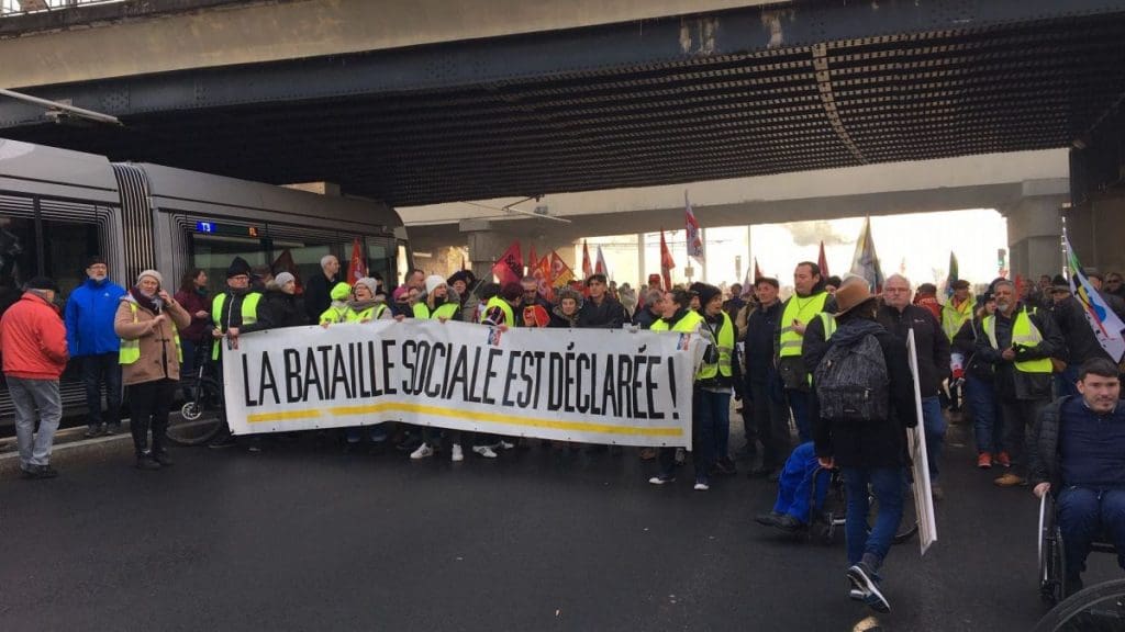 France : nombreux cortèges contre la «casse sociale», grèves reconduites
