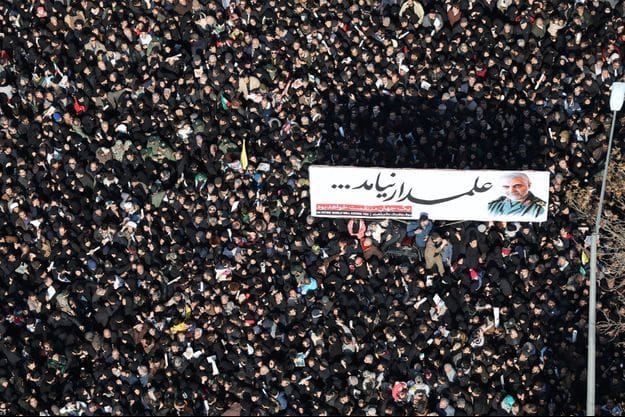 En Iran, une foule imposante aux funérailles du général Soleimani