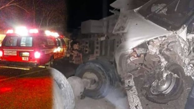 Taroudant : un camion transportant un tracteur se renverse