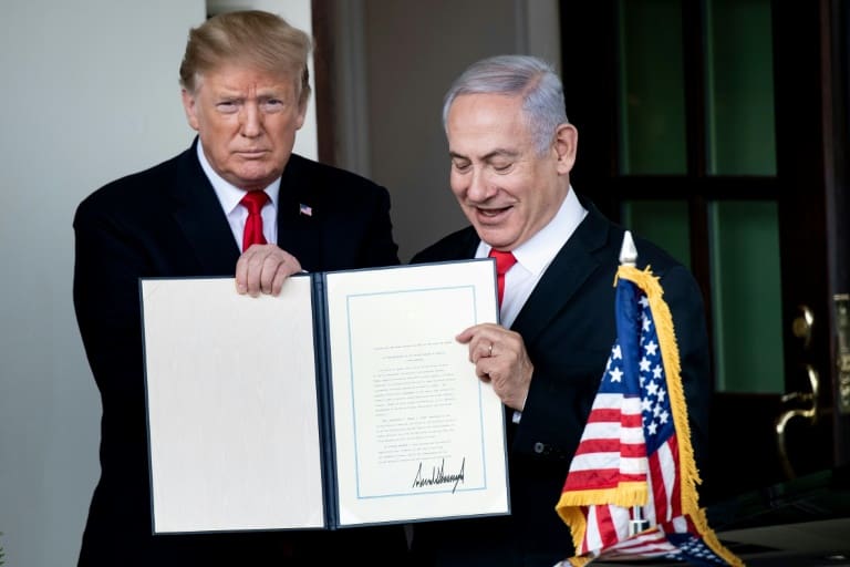 Les Palestiniens menacent de se retirer de l’accord d’Oslo si Trump annonce son plan d’occupation permanente