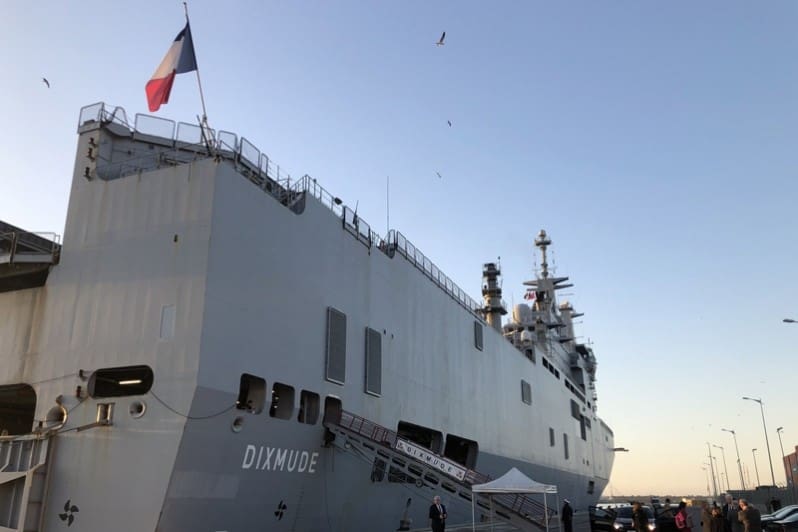 Le porte-hélicoptères amphibie français Dixmude en escale à Casablanca