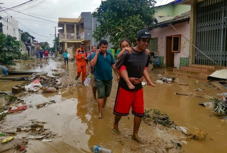 Au moins 23 morts dans des inondations en Indonésie