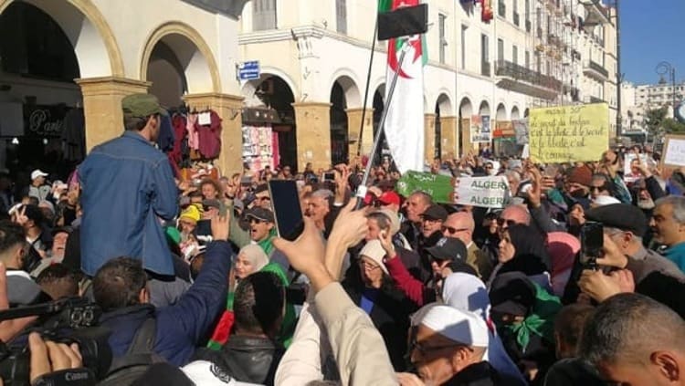 En Algérie, les étudiants à nouveau dans les rues de la capitale pour la 50ème semaine consécutive
