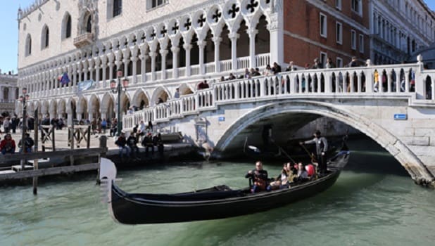 Venise sort la tête de l’eau et lorgne le retour des touristes