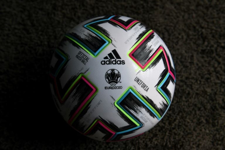 Coronavirus : l’UEFA propose de reporter l’Euro de foot à l’été 2021