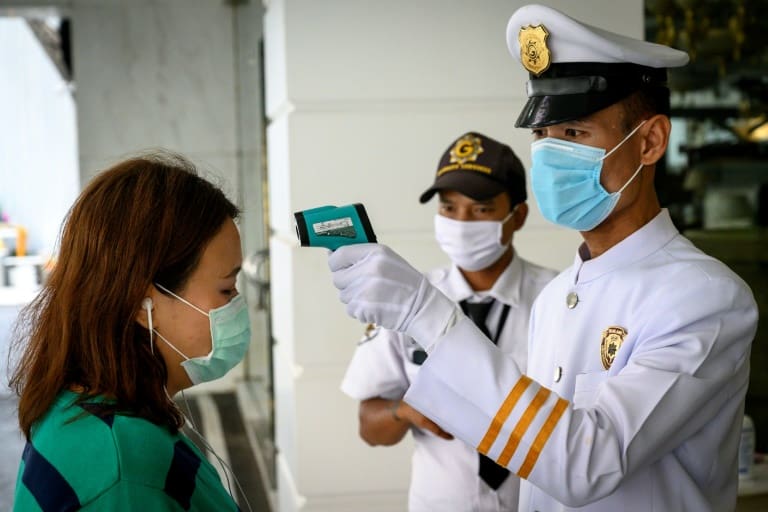 Coronavirus : les banques centrales se mobilisent, le monde continue à se barricader