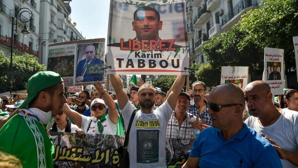 Algérie : Karim Tabbou, figure phare du Hirak condamnée à de la prison ferme