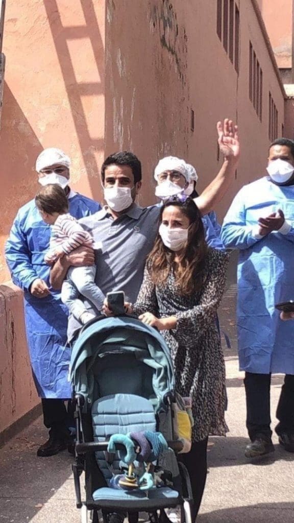 Des personnes ayant guéri du covid-19, quittent les hôpitaux de Meknès et de Marrakech