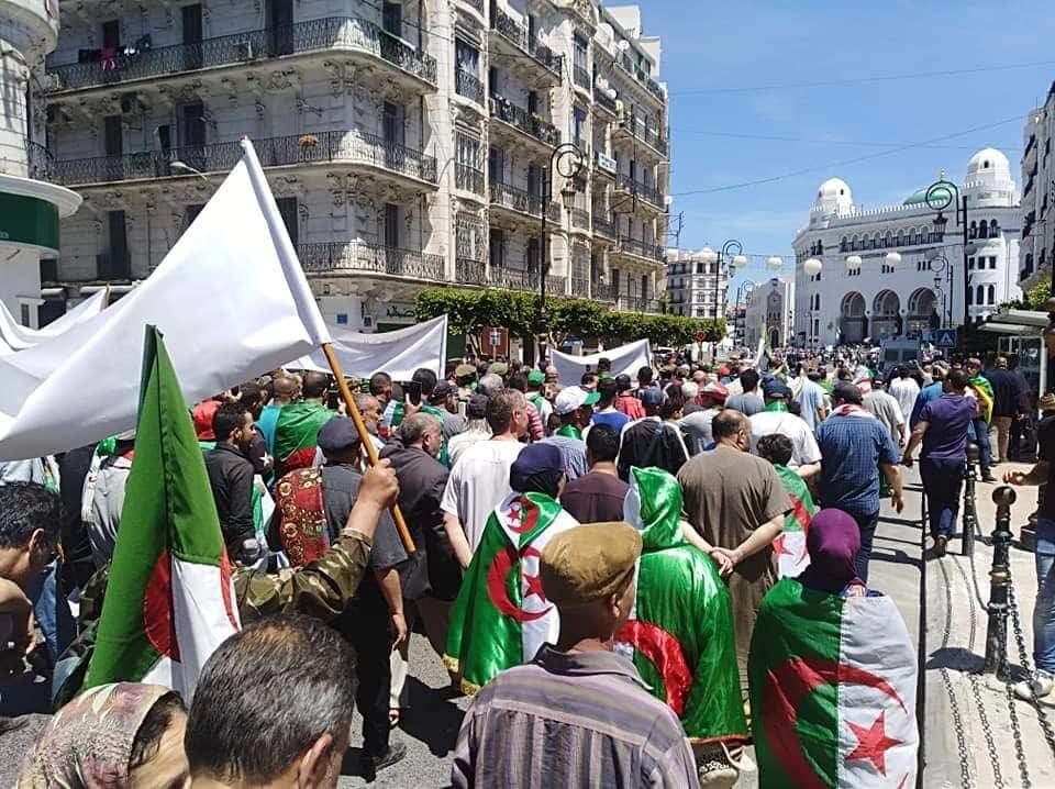 Algérie : report au 1er juin d’un procès visant Karim Tabbou, figure du Hirak
