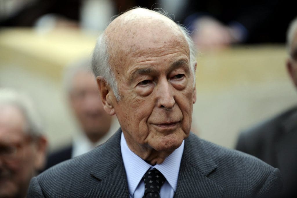 Une journaliste allemande accuse l’ex-président français Valéry Giscard d’Estaing d’agression sexuelle