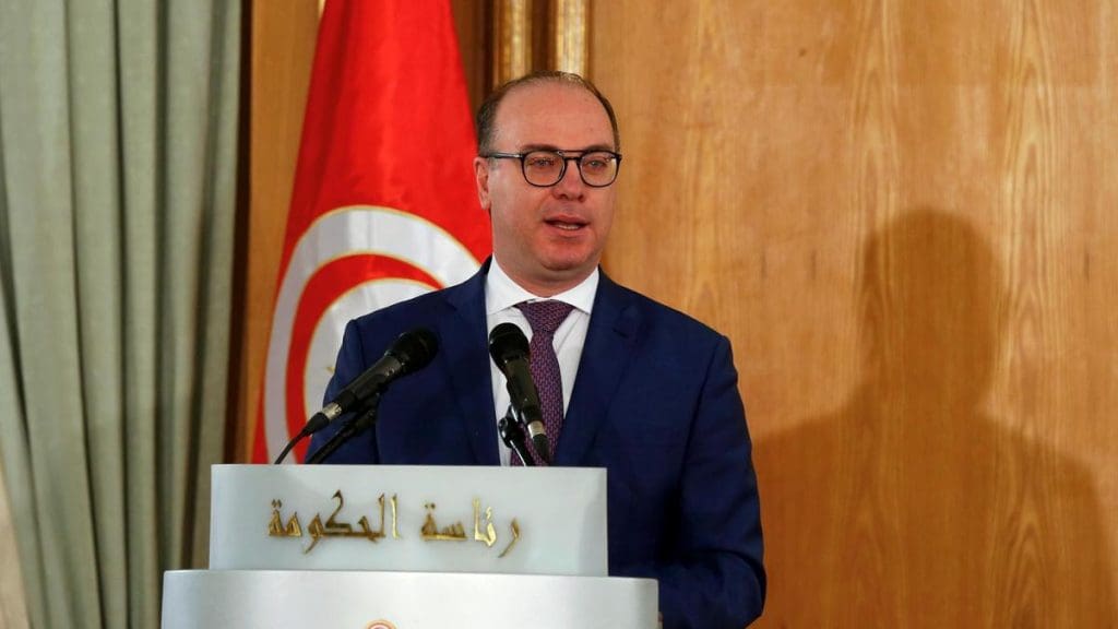 Le premier ministre tunisien démissionne, déclenchant une crise politique