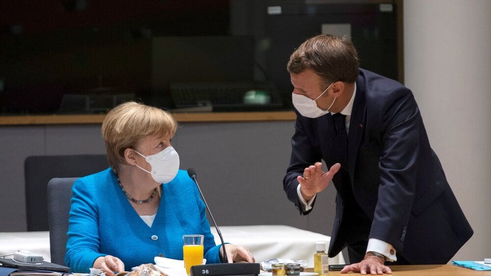 Macron va décorer Merkel pour sa visite d’adieu comme chancelière