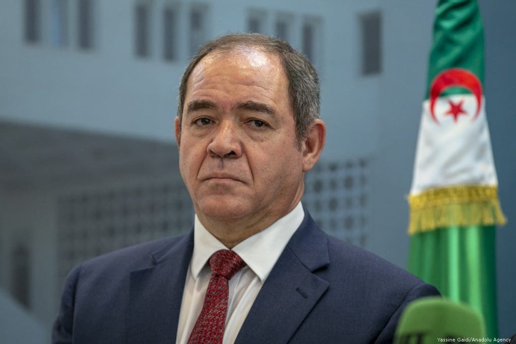 Transition au Mali : une Algérie isolée veut s’attribuer un rôle dans le processus