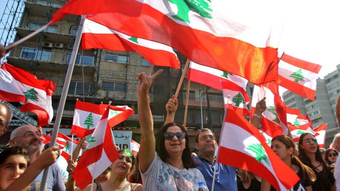 Une semaine après l’explosion au port de Beyrouth, les Libanais rendent hommage aux victimes et demandent des comptes