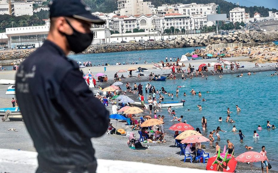 Coronavirus : en Algérie, un confinement moins rigide après une légère baisse des contaminations