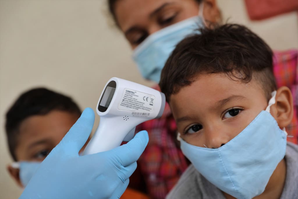 Coronavirus : le nombre de décès dans le monde a augmenté au cours du week-end de 9.721 décès, annonce l’OMS