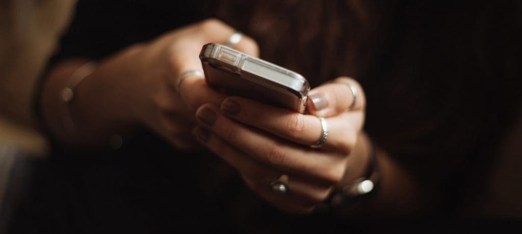La connectivité large bande s’est révélée essentielle pour aider les entreprises, affirme l’UIT