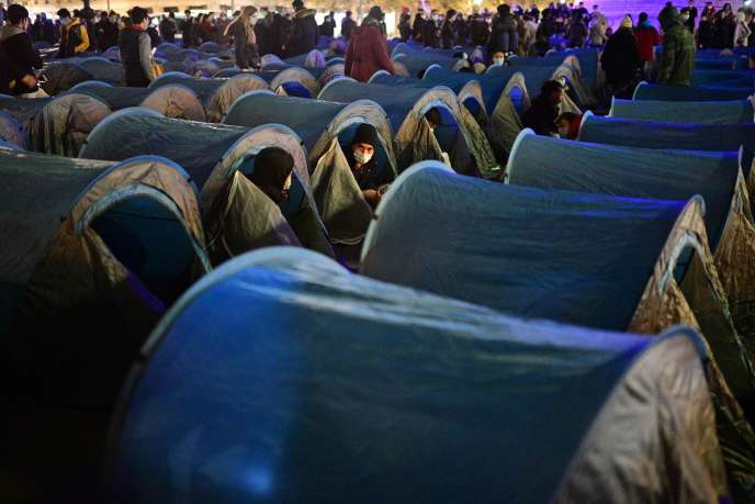 France : un camp de migrants monté dans la capitale violemment démantelé par la police
