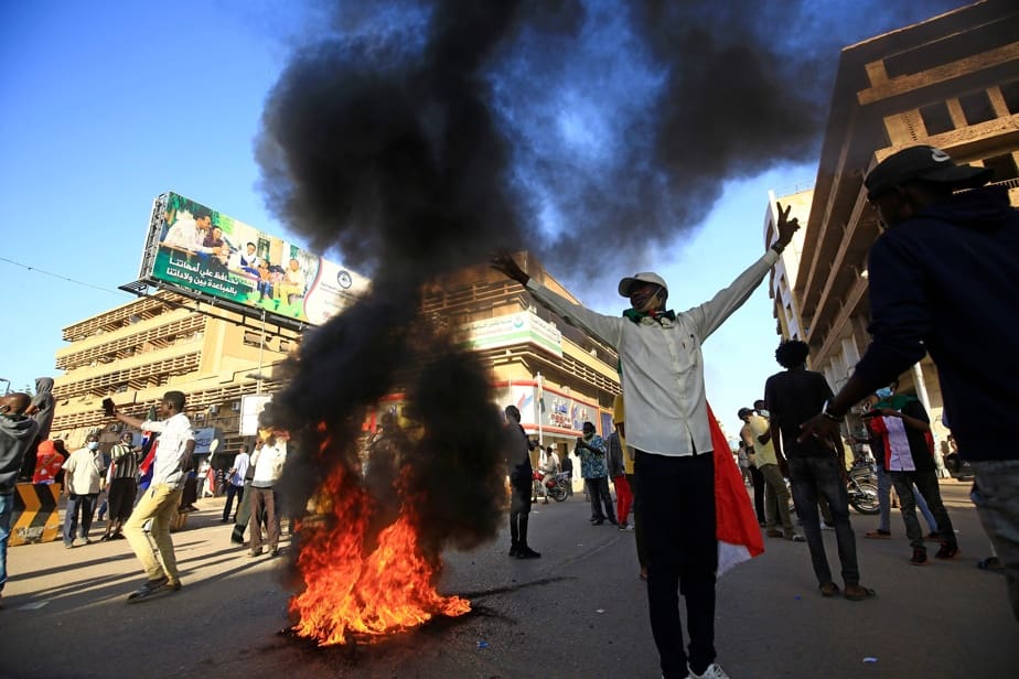 Soudan : des milliers de manifestants en colère un an après le soulèvement contre al-Bechir