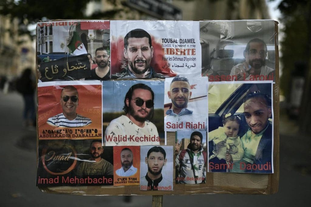 Algérie : six mois de réclusion pour des mèmes