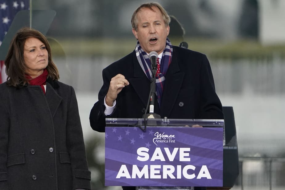 Un revers pour Biden : un tribunal américain suspend le gel des expulsions d’immigrés