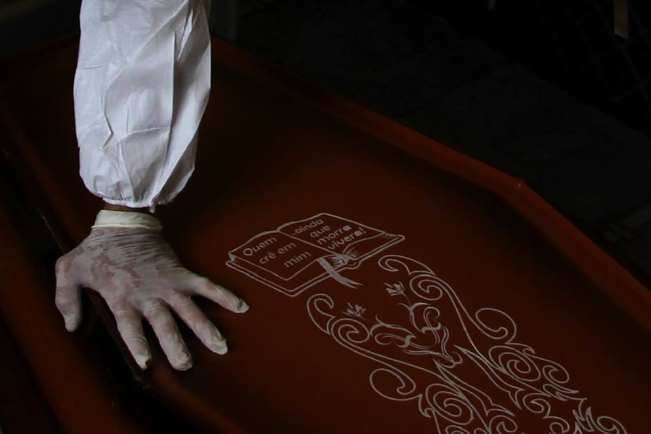 Bilan de la pandémie : plus de 2 121 000 morts dans le monde