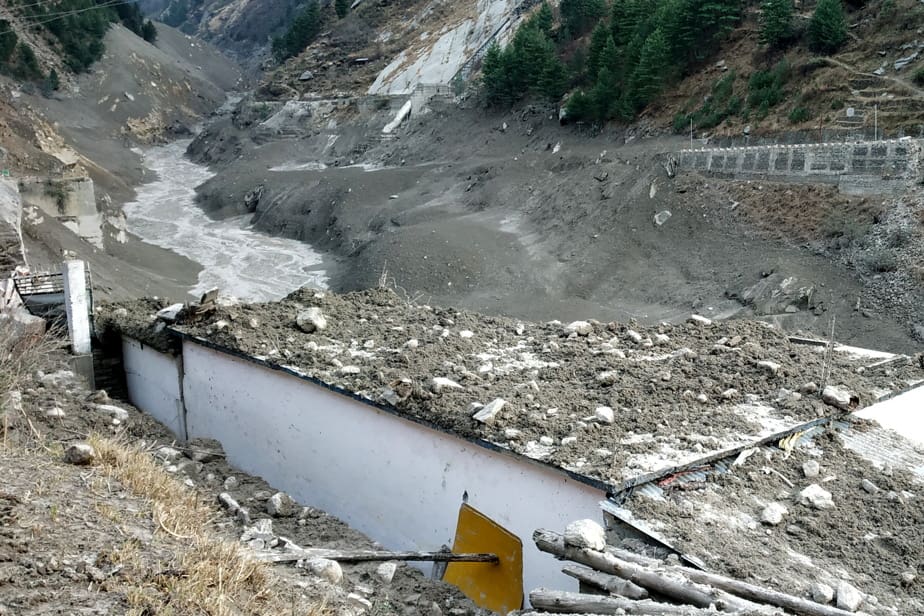 Himalaya : la rupture d’un glacier fait au moins trois morts et 150 disparus