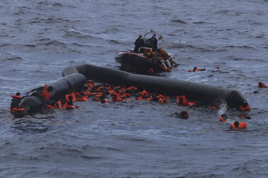 Méditerranée : 41 personnes portées disparues après un naufrage