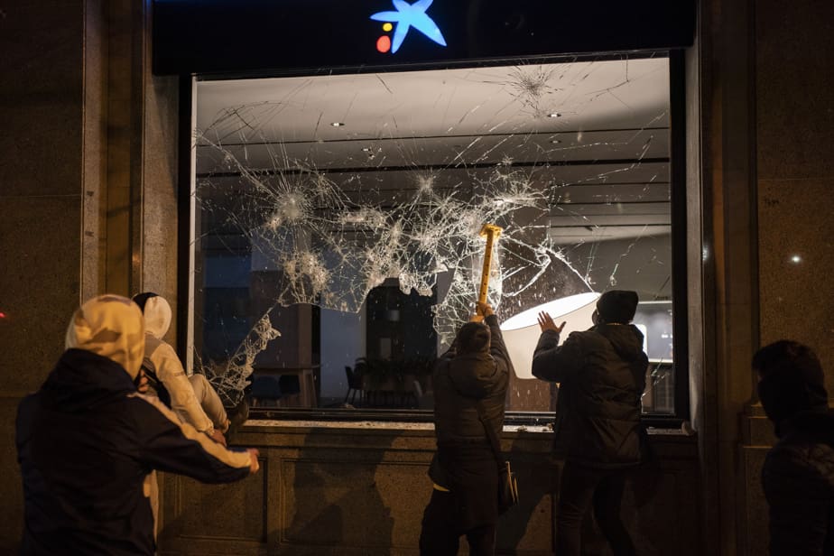 Espagne : nouvelles manifestations pour un rappeur emprisonné, 16 arrestations