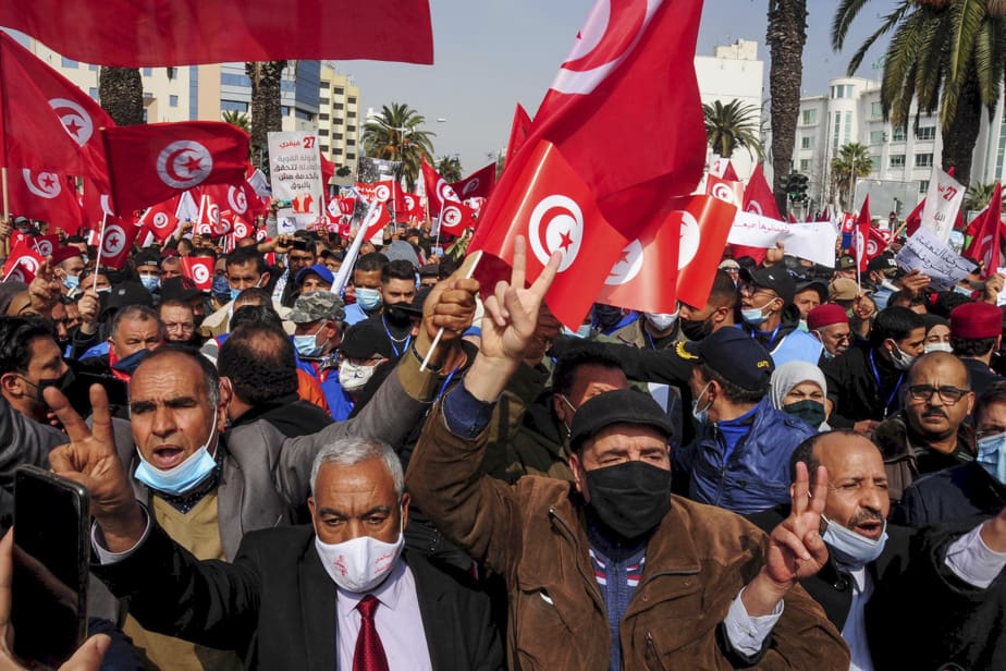 Tunisie : le principal parti islamiste mobilise des milliers de partisans