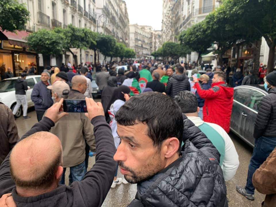 L’impasse politique et la crise économique en Algérie relancent le Hirak contre la «bande» (issaba) au pouvoir