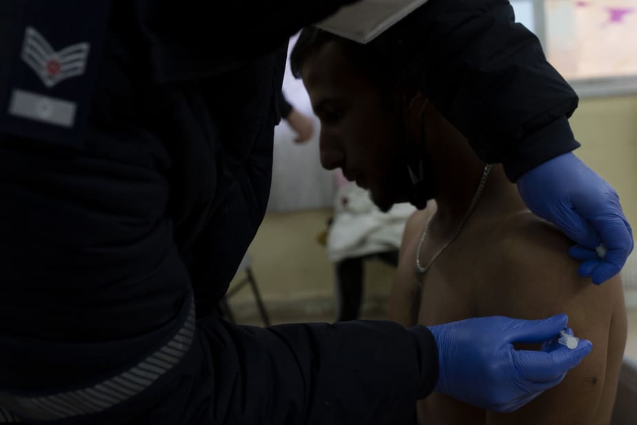 Vaccin contre la Covid-19 : plus de 200 millions de doses administrées dans le monde