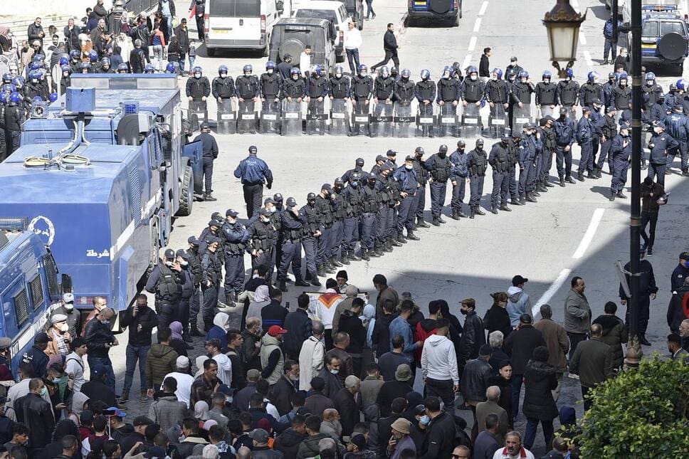 En Algérie, le mouvement contestataire des étudiants réoccupe la rue