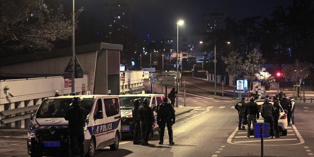 Lyon : violences urbaines, policiers déployés, des véhicules incendiés