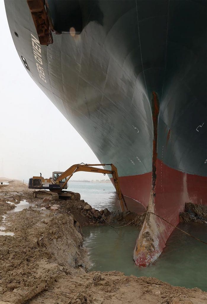 Moscou offre son aide au Caire pour débloquer le canal de Suez