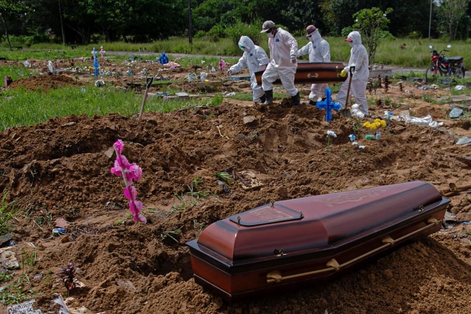 Bilan de la pandémie : plus de 2 710 000 morts dans le monde