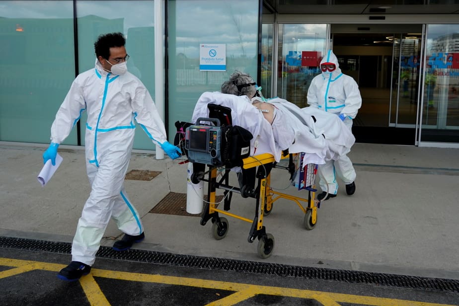 Le bilan de la pandémie dans le monde : plus de 2 621 000 morts