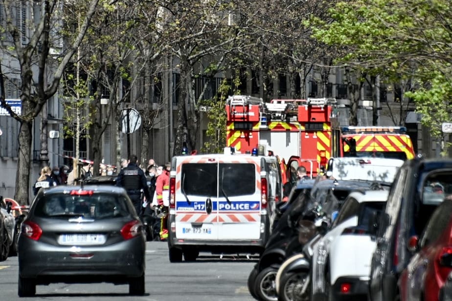 Paris : un mort et un blessé par balles devant un hôpital, le tireur en fuite