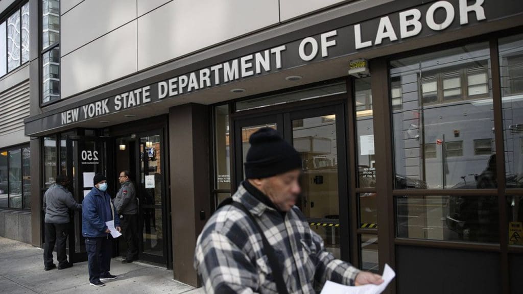 États-Unis : les inscriptions hebdomadaires au chômage retrouvent leur niveau d’avant-crise