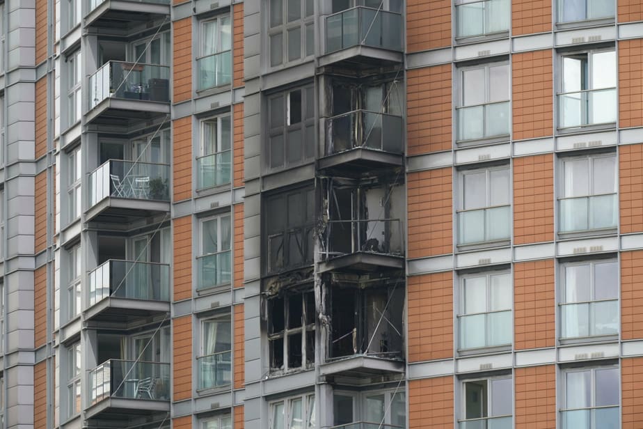 Un incendie ravage un immeuble à logements de Londres