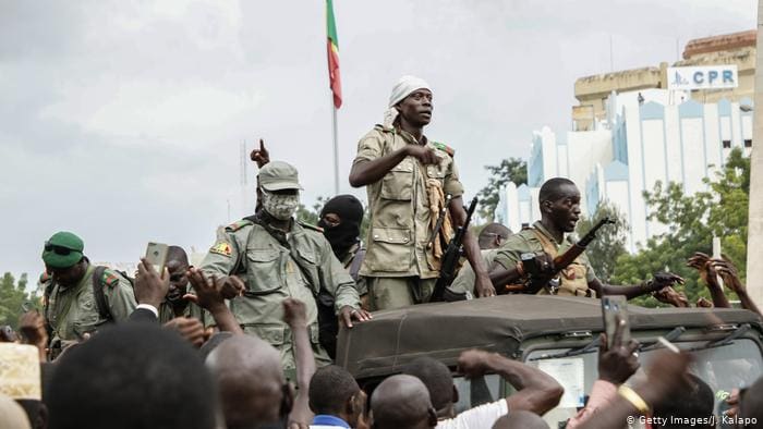 Crise au Mali : le président et le Premier ministre de transition, arrêtés par les militaires