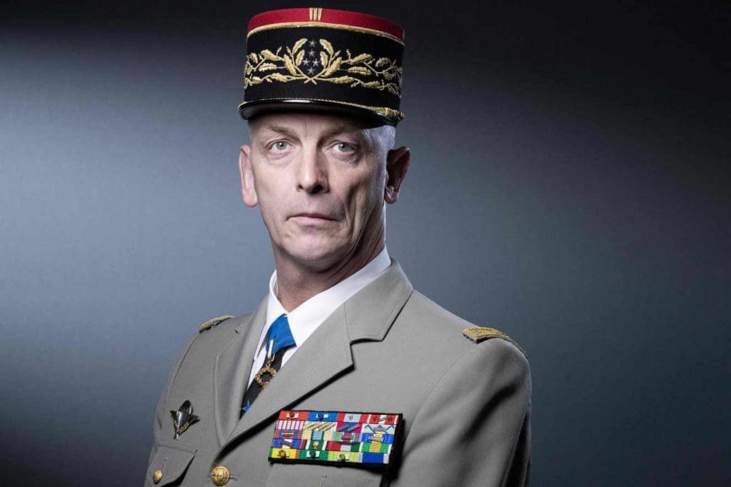 Tribune polémique : un nouveau partage des pouvoirs entre le politique et le militaire se dessine-t-il en France ?