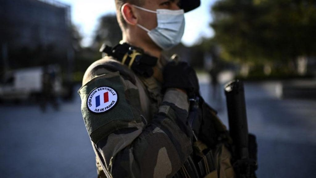 Nouvelle tribune de militaires : le monde de la défense en France n’en peut plus du délitement du pays