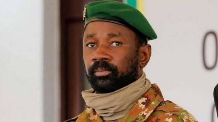 Au Mali, le colonel Goïta assoit son emprise après son double coup de force
