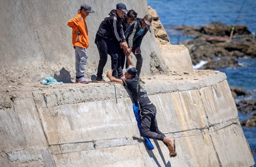 800 migrants mineurs à Sebta de retour au Maroc