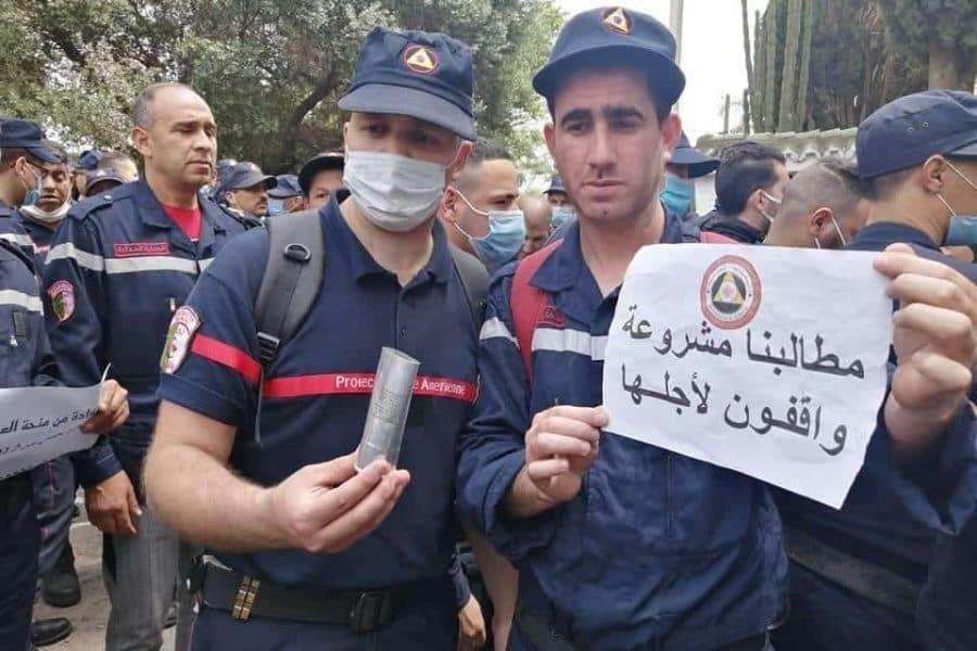 Algérie : 230 pompiers sanctionnés pour avoir manifesté, accusés de «complot»